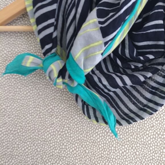 OS GAP Oblong Scarf - Picture 2 of 4